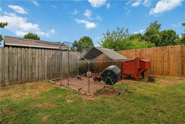 1368 N Caddo Avenue, Fayetteville, AR 72704