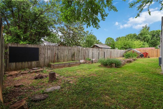 1368 N Caddo Avenue, Fayetteville, AR 72704