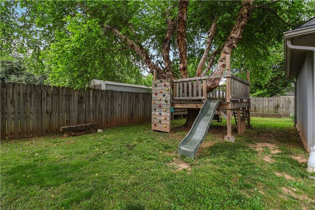 1368 N Caddo Avenue, Fayetteville, AR 72704