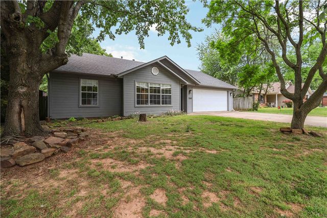 1368 N Caddo Avenue, Fayetteville, AR 72704