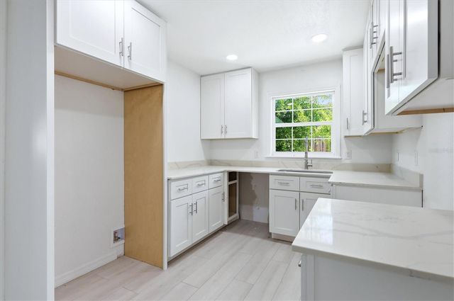 2901 POPLAR STREET, Sarasota, FL 34237