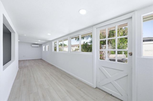 2901 POPLAR STREET, Sarasota, FL 34237