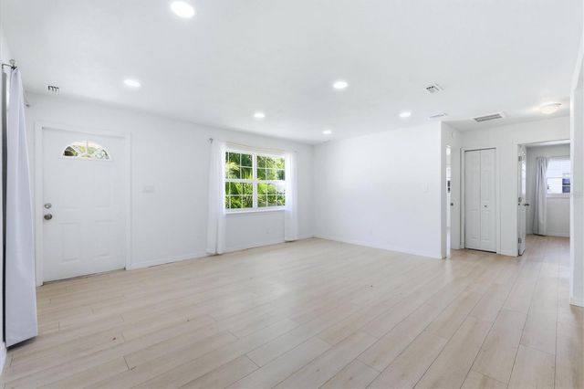 2901 POPLAR STREET, Sarasota, FL 34237