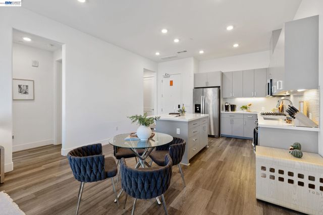 45128 Warm Springs Blvd 327, Fremont, CA 94539