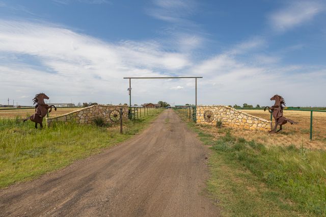 3401 E Regis Street, Lubbock, TX 79403