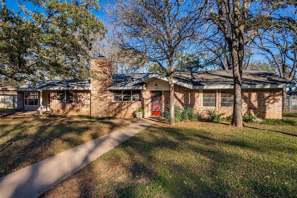 504 Austin Drive, Mineral Wells, TX 76067