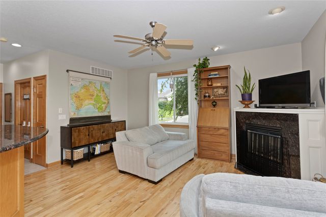 4221 159th Street, Urbandale, IA 50323