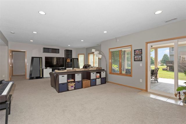 4221 159th Street, Urbandale, IA 50323