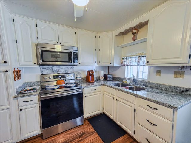 37331 HAMMOND DRIVE, Zephyrhills, FL 33541