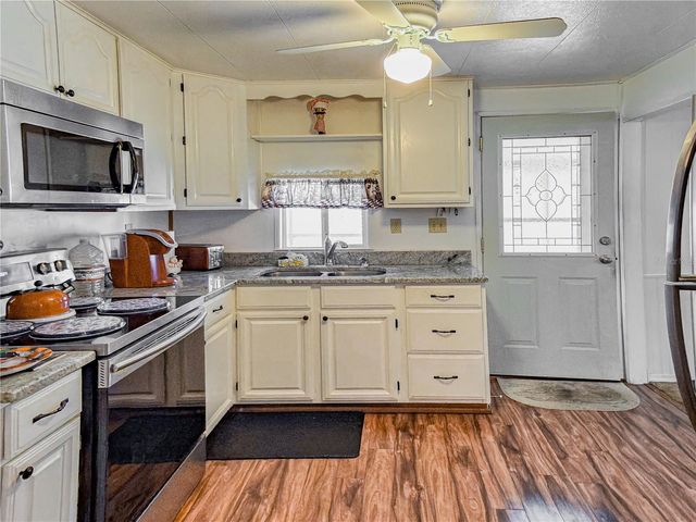 37331 HAMMOND DRIVE, Zephyrhills, FL 33541