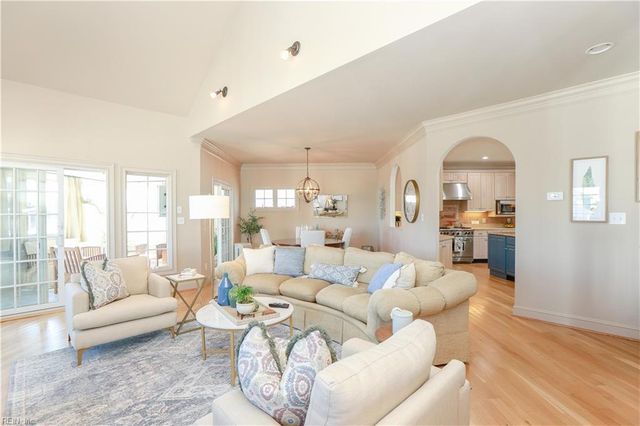 7 Channel LN, Hampton, VA 23664
