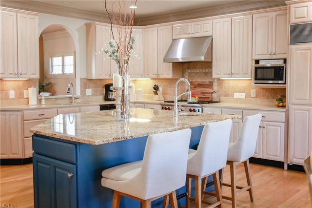 7 Channel LN, Hampton, VA 23664