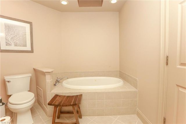 7 Channel LN, Hampton, VA 23664