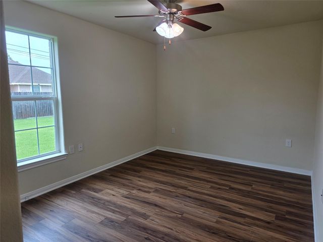 2418 14th Avenue N, Texas City, TX 77590