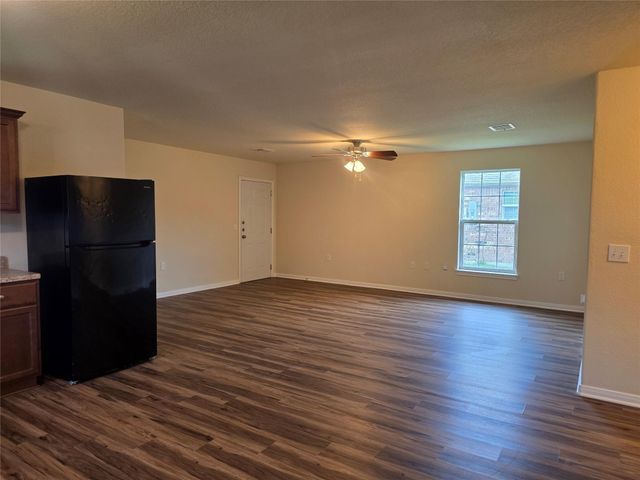 2418 14th Avenue N, Texas City, TX 77590