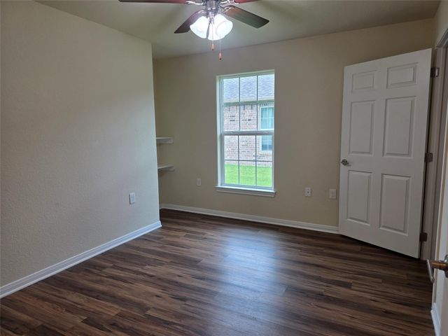 2418 14th Avenue N, Texas City, TX 77590