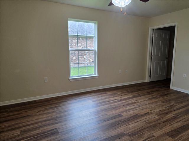 2418 14th Avenue N, Texas City, TX 77590