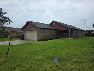 2418 14th Avenue N, Texas City, TX 77590