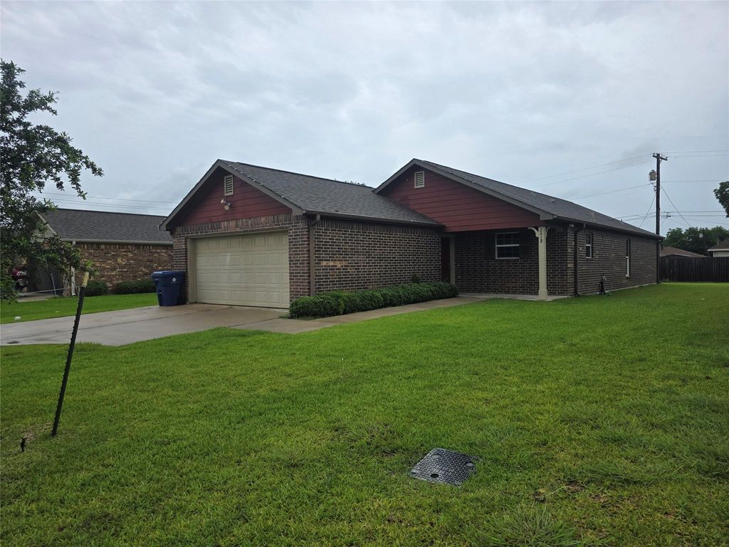 2418 14th Avenue N, Texas City, TX 77590