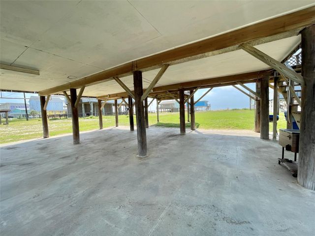 1111 Surf Drive, Surfside Beach, TX 77541