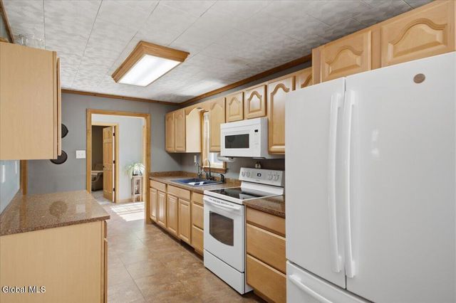7 May Road, Chester, NY 12817