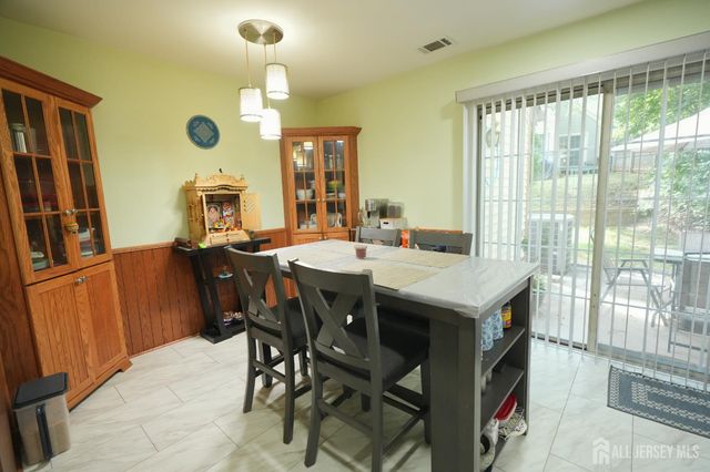 1702 OAK Court, South Brunswick, NJ 08852