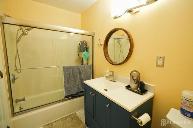 1702 OAK Court, South Brunswick, NJ 08852