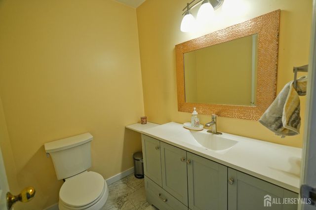 1702 OAK Court, South Brunswick, NJ 08852