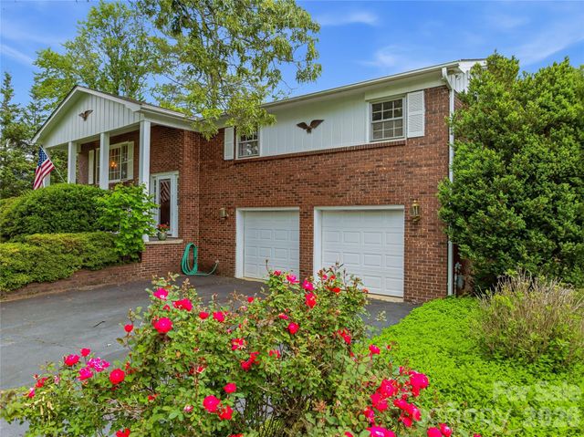 208 Applecross Lane, Hendersonville, NC 28791