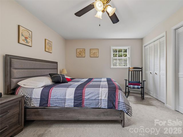 208 Applecross Lane, Hendersonville, NC 28791