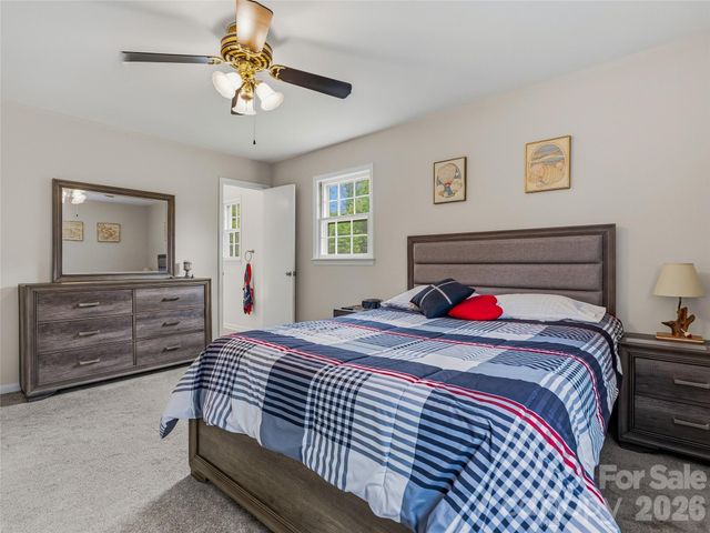 208 Applecross Lane, Hendersonville, NC 28791