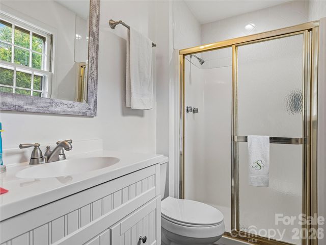 208 Applecross Lane, Hendersonville, NC 28791