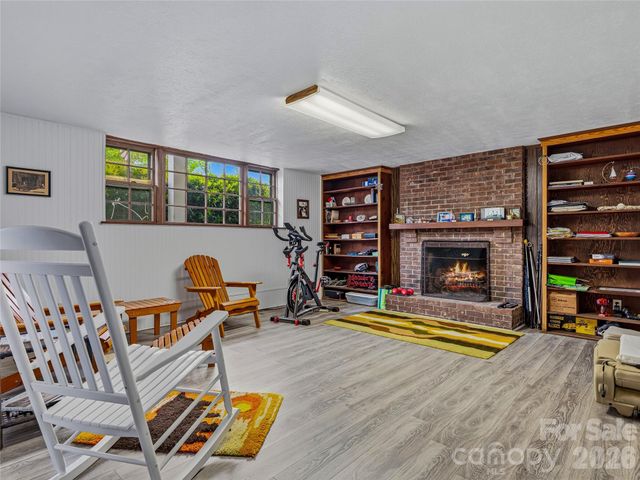 208 Applecross Lane, Hendersonville, NC 28791