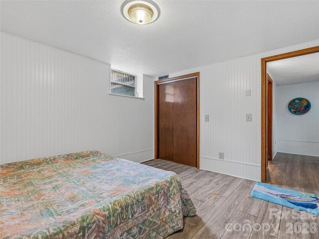 208 Applecross Lane, Hendersonville, NC 28791