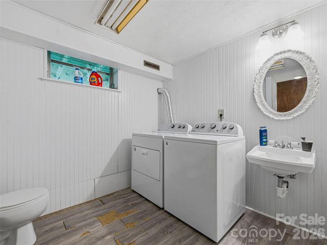 208 Applecross Lane, Hendersonville, NC 28791