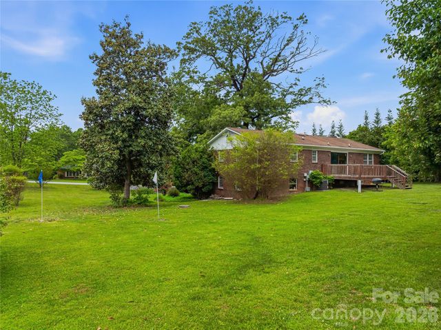 208 Applecross Lane, Hendersonville, NC 28791