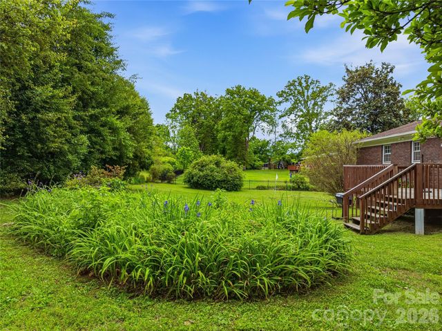 208 Applecross Lane, Hendersonville, NC 28791