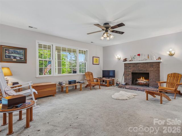 208 Applecross Lane, Hendersonville, NC 28791
