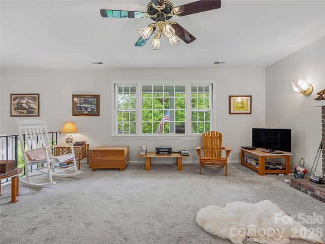208 Applecross Lane, Hendersonville, NC 28791