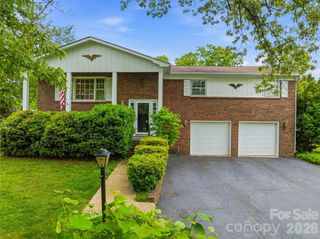 208 Applecross Lane, Hendersonville, NC 28791