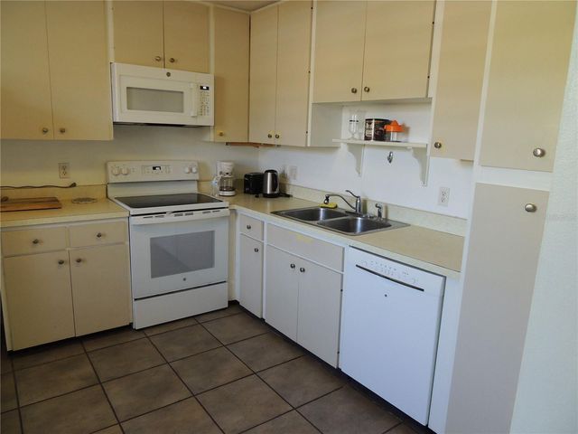324 TIMBERLAKE DRIVE 324, Bradenton, FL 34210