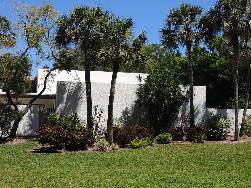 Image 2 of property listing at 324 TIMBERLAKE DRIVE 324, Bradenton, FL 34210