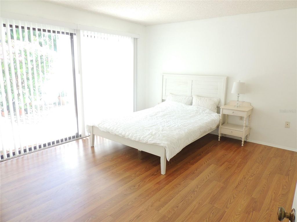 Image 12 of property listing at 324 TIMBERLAKE DRIVE 324, Bradenton, FL 34210