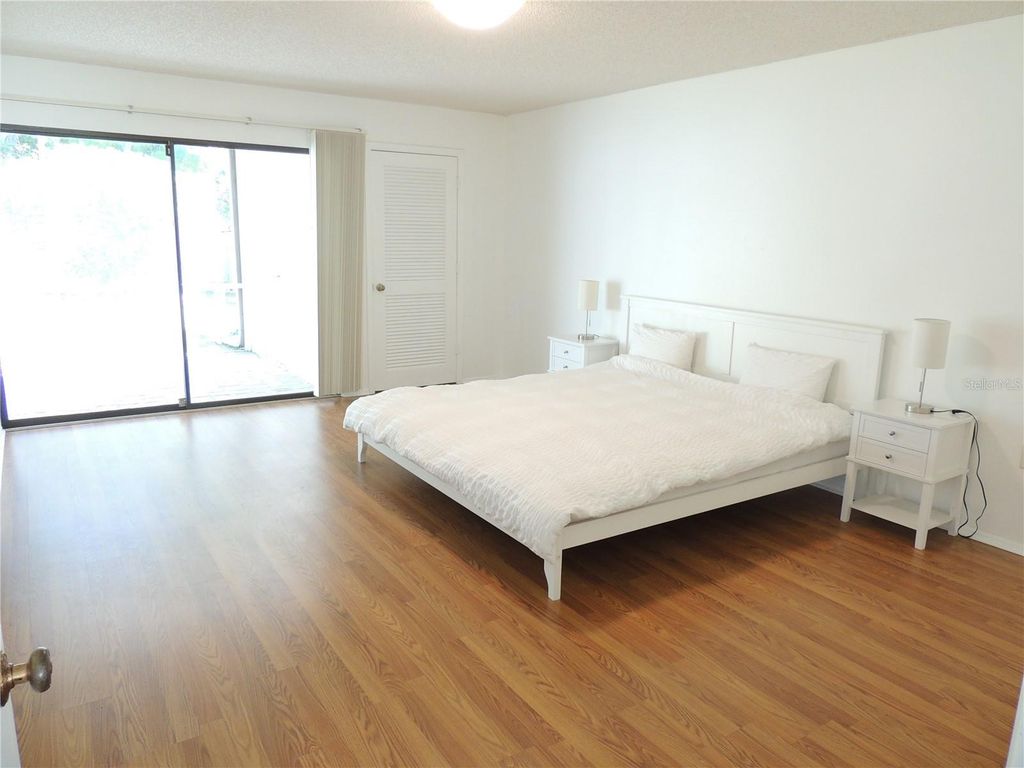 Image 14 of property listing at 324 TIMBERLAKE DRIVE 324, Bradenton, FL 34210
