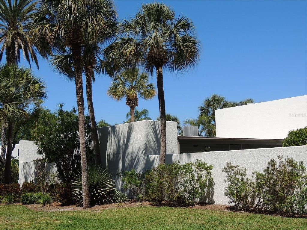 Image 3 of property listing at 324 TIMBERLAKE DRIVE 324, Bradenton, FL 34210