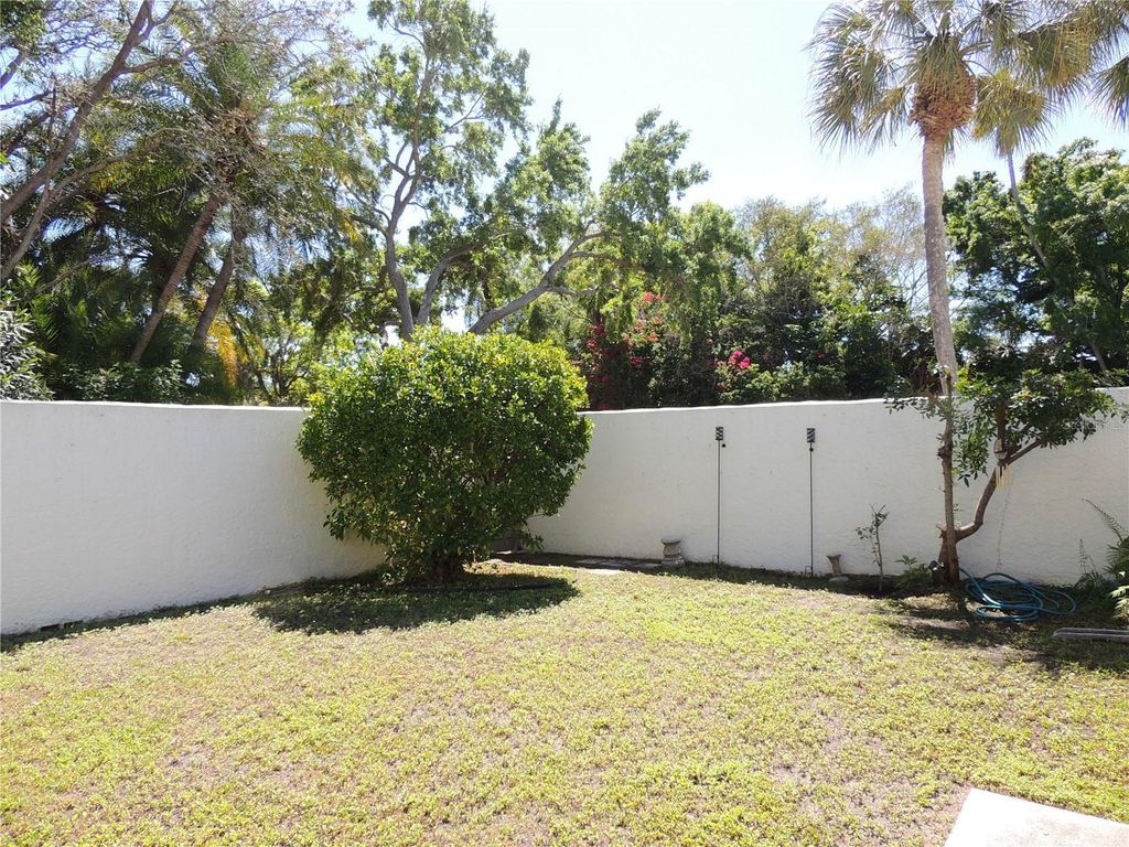 Image 27 of property listing at 324 TIMBERLAKE DRIVE 324, Bradenton, FL 34210