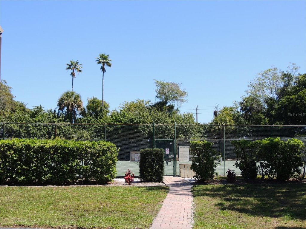 Image 31 of property listing at 324 TIMBERLAKE DRIVE 324, Bradenton, FL 34210