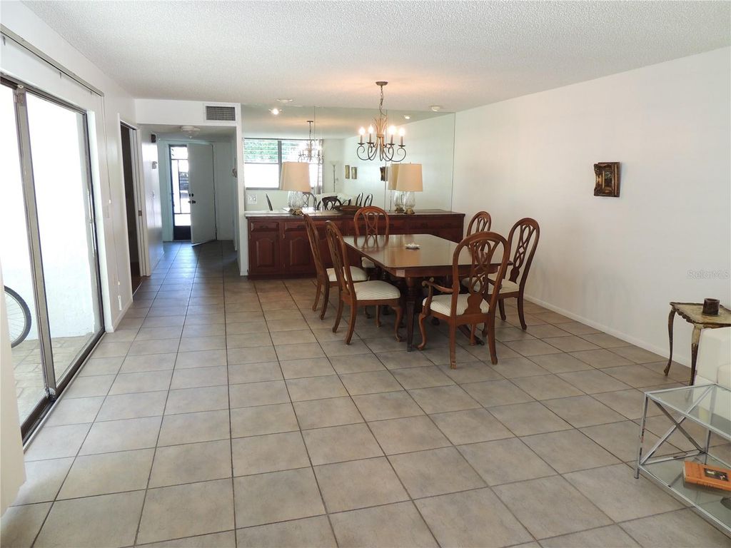 Image 6 of property listing at 324 TIMBERLAKE DRIVE 324, Bradenton, FL 34210