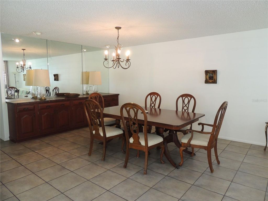 Image 7 of property listing at 324 TIMBERLAKE DRIVE 324, Bradenton, FL 34210