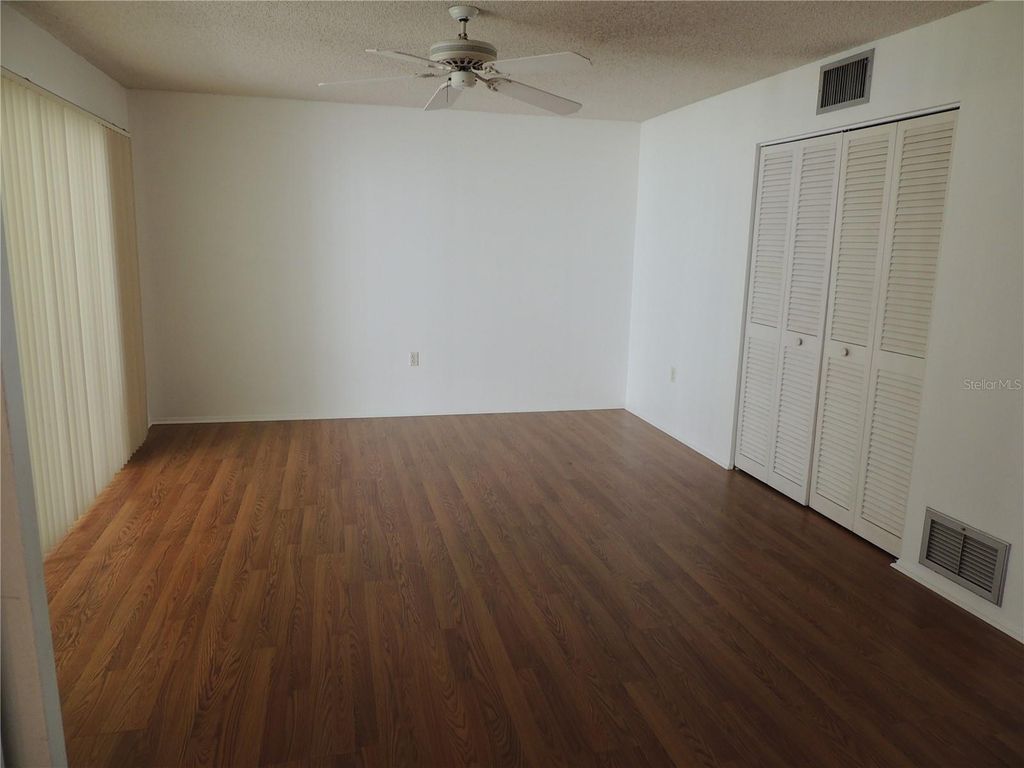 Image 10 of property listing at 324 TIMBERLAKE DRIVE 324, Bradenton, FL 34210